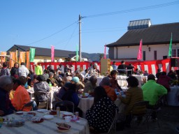 なかなかのにぎわい