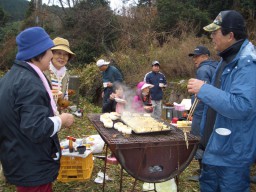 腹が減っては木も切れぬ